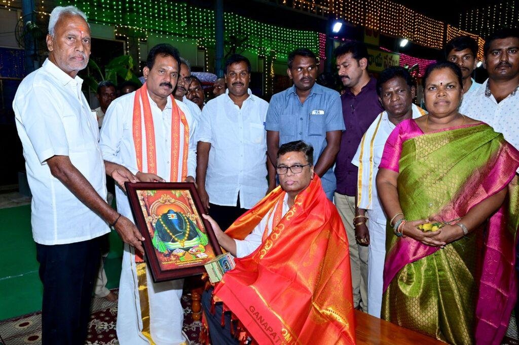 కాణిపాకం వరసిద్ధిని సేవలో ఎంపీ దగ్గుమల్ల ప్రసాదరావు