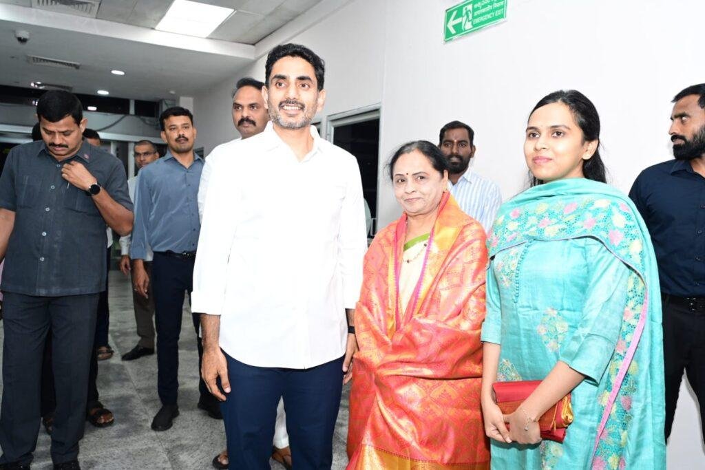 రేణిగుంట విమానాశ్రయం చేరుకున్న గౌ,,ఆం.ప్ర రాష్ట్ర  విద్యాశాఖ మంత్రి నారాలోకేష్ కు ఘన స్వాగతం