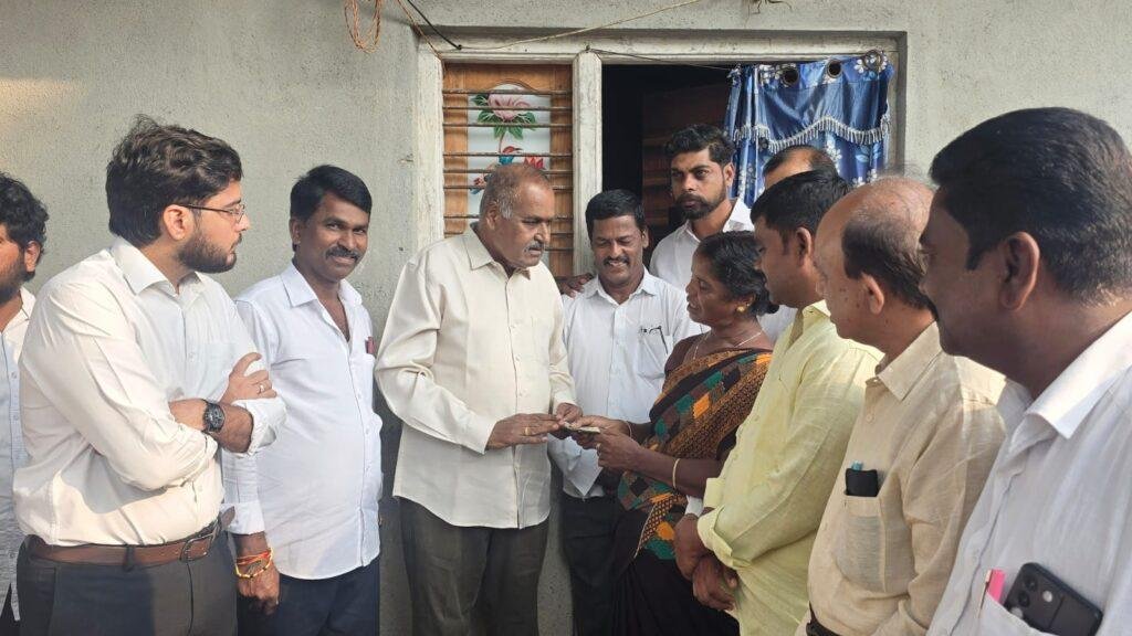 మల్లానూరులో అర్హులైన ప్రతి పేదవారికి ఎన్టీఆర్ భరోసా ఘనంగా పింఛన్ల పంపిణీ చేయడం జరిగింది. ఆర్టీసీ వైస్ చైర్మన్ మునిరత్నం