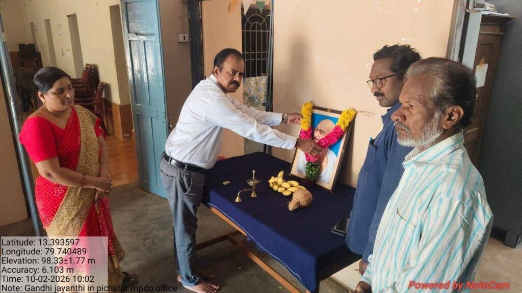 గాంధీ జయంతి సందర్భంగా ఘన నివాళులు