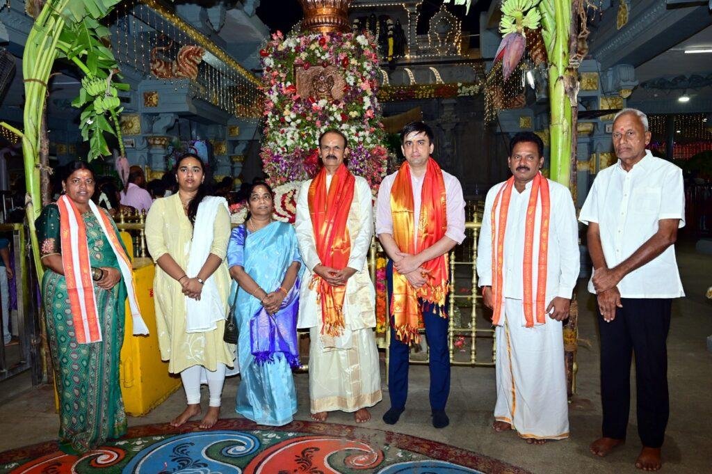 కాణిపాకం పరిశుద్ధుని సేవలో రాష్ట్ర చీఫ్ కమిషనర్ ఆఫ్ ల్యాండ్ అడ్మినిస్ట్రేటివ్ జయలక్ష్మి