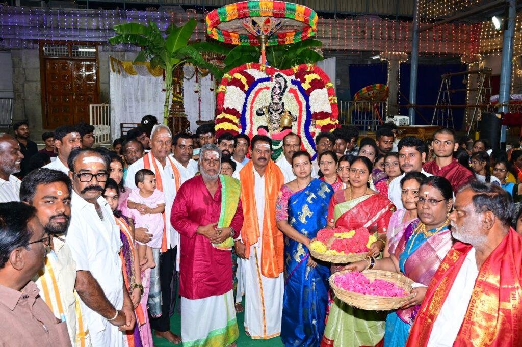 కాణిపాకంలో కామధేను వాహనంలో దర్శనమిచ్చిన గణనాథుడు