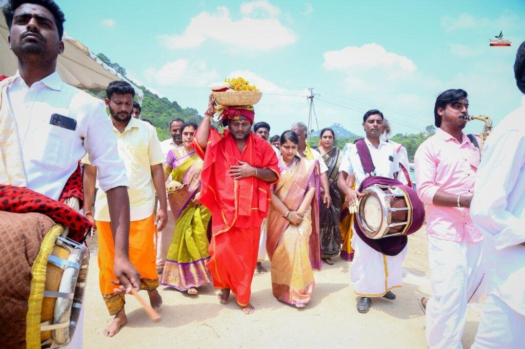స్వామివారికి పట్టు వస్త్రాలు సమర్పించిన ప్రభుత్వ విప్ డాక్టర్ కంచర్ల శ్రీకాంత్