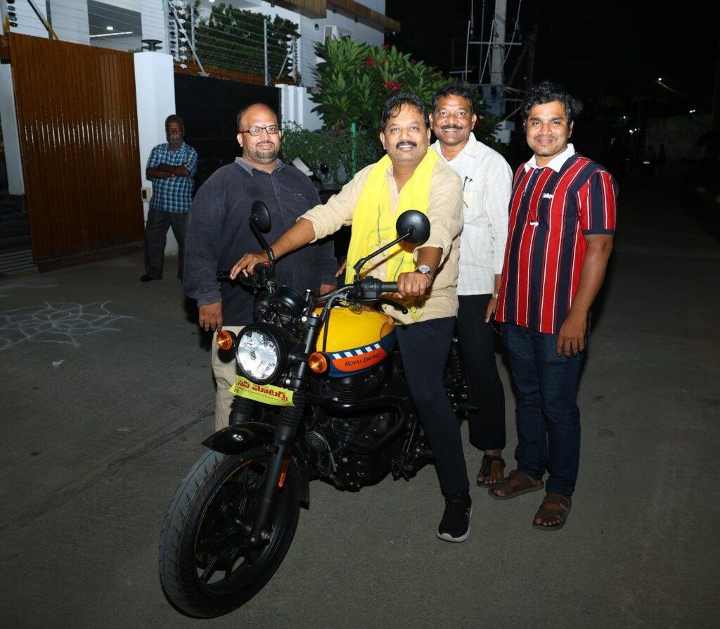 ఐటీడీపీ నేత మునిచంద్రకు రాయల్ ఎన్‌ఫీల్డ్ బహుమతి