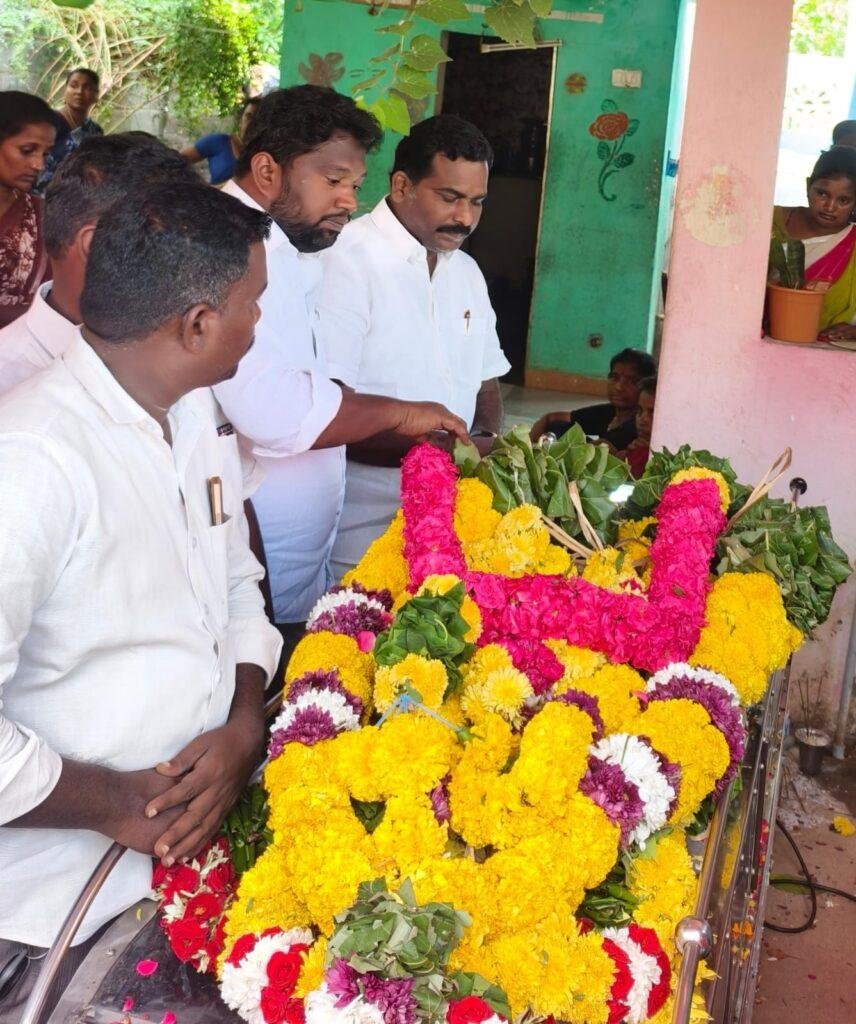 చిన్న మస్తాన్ కుటుంబాన్ని పరామర్శించిన కాంగ్రెస్ నేతలు