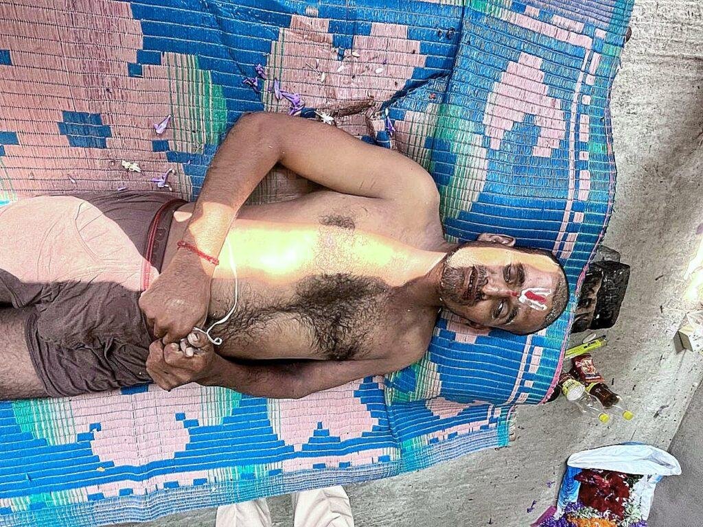 నీటి గుంటలో వ్యక్తి అనుమానాస్పద మృతి