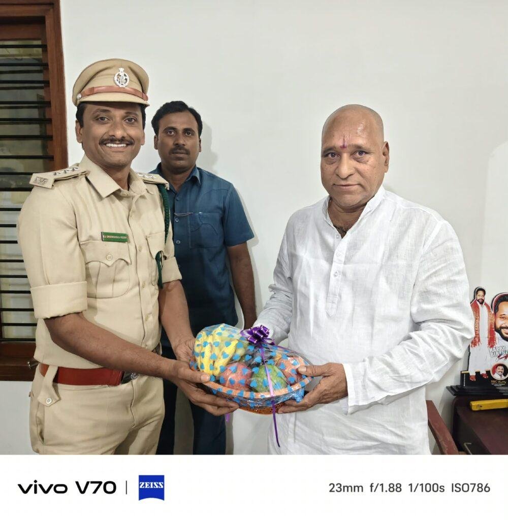 ఎమ్మెల్యే అమరనాథ రెడ్డిని మర్యాదపూర్వకంగా కలిసిన ఎఫ్‌ఆర్‌వో శ్రీనివాసులు రెడ్డి
