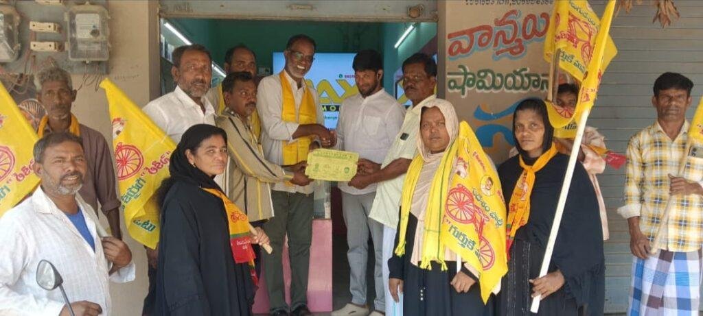ఎంపీటీసీ సభ్యులు నోషాద్ గెలిపించాలని ఇంటింటి ప్రచారం